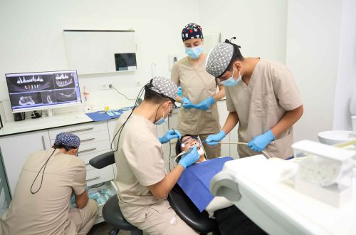 Best Oral Surgeon In JLT Vs General Dentist: Key Differences Explained